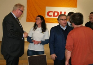 Frage an den Finanzminister: Dr. Thomas Schäfer (links) musste sich die Forderung nach einem "Bonus für Bäder" sogar auf Partei-veranstaltungen anhören.